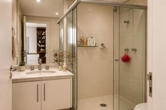 Banheiro de apartamento à venda com 1 quarto, 71m² em Vila Madalena, São Paulo