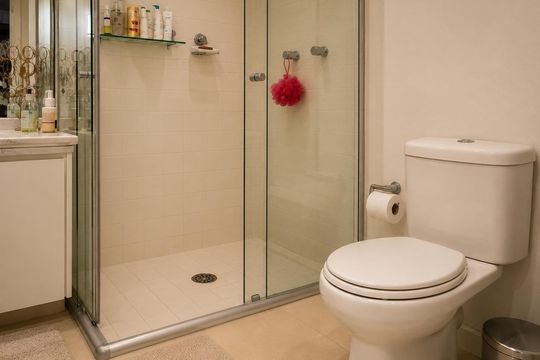 Banheiro de apartamento à venda com 1 quarto, 71m² em Vila Madalena, São Paulo