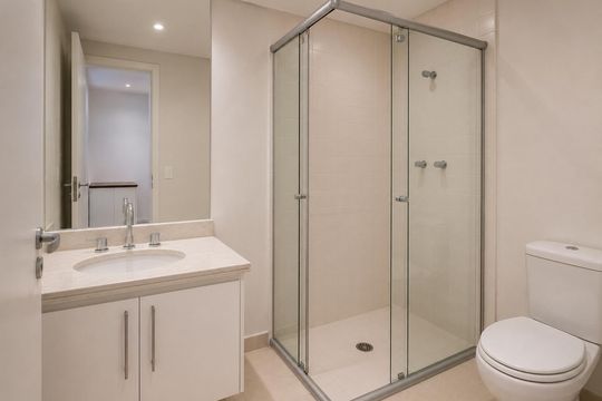 Banheiro de apartamento à venda com 1 quarto, 71m² em Vila Madalena, São Paulo