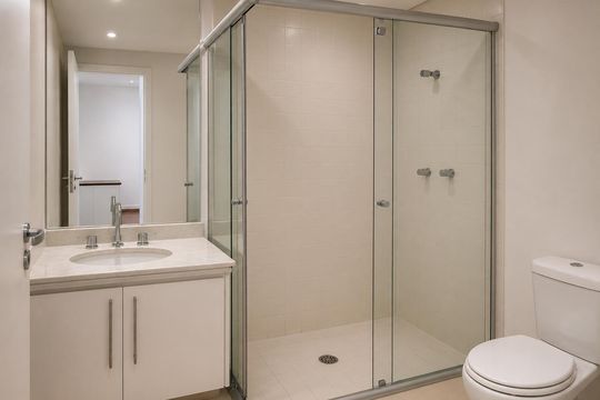 Banheiro de apartamento à venda com 1 quarto, 71m² em Vila Madalena, São Paulo