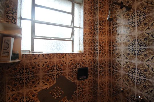Banheiro de apartamento à venda com 3 quartos, 90m² em Higienópolis, Porto Alegre