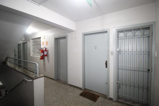 Corredor de apartamento à venda com 3 quartos, 90m² em Higienópolis, Porto Alegre