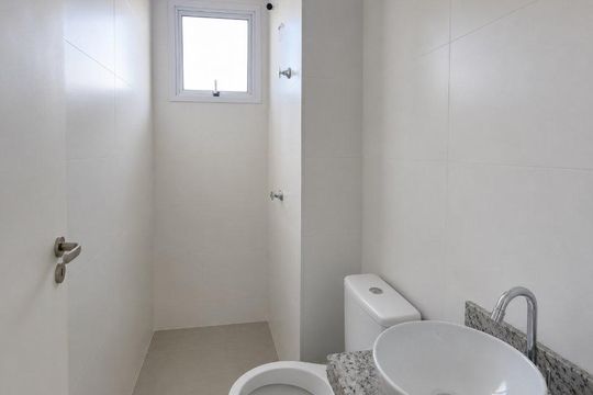 Banheiro de apartamento à venda com 1 quarto, 24m² em Nova Suíça, Belo Horizonte