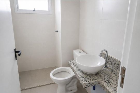 Banheiro de apartamento à venda com 1 quarto, 24m² em Nova Suíça, Belo Horizonte