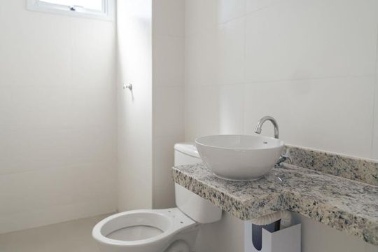 Banheiro de apartamento à venda com 1 quarto, 24m² em Nova Suíça, Belo Horizonte