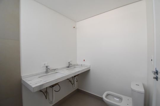 Banheiro da Suíte de casa de condomínio à venda com 3 quartos, 136m² em Guabirotuba, Curitiba