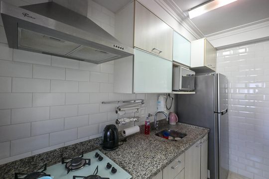Cozinha de apartamento para alugar com 3 quartos, 68m² em Vila Suzana, São Paulo