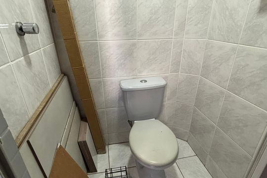 Banheiro de serviço de casa para alugar com 2 quartos, 130m² em Mirandópolis, São Paulo