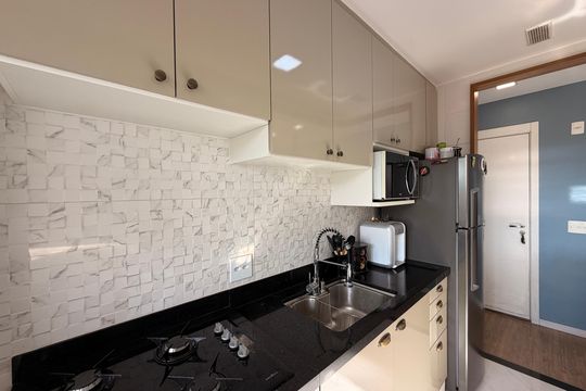 Cozinha de apartamento à venda com 2 quartos, 55m² em Parque Uniao, Jundiaí