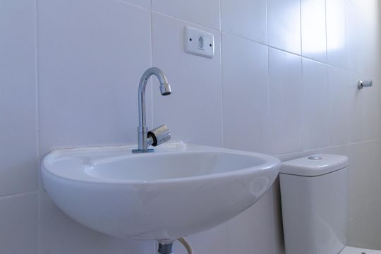 Banheiro Social de casa de condomínio para alugar com 2 quartos, 48m² em Chácara Ondas Verdes, Cotia