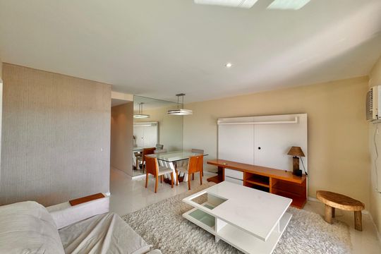 Sala de apartamento para alugar com 3 quartos, 110m² em Barra da Tijuca, Rio de Janeiro