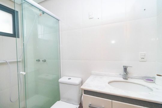 Banheiro de apartamento para alugar com 1 quarto, 49m² em Santana, Porto Alegre