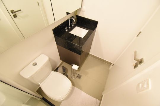 Banheiro de kitnet/studio à venda com 1 quarto, 20m² em Centro, Curitiba