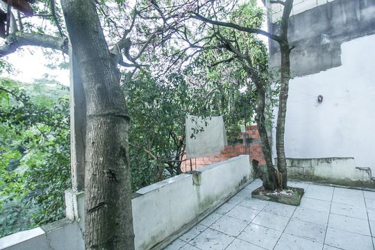 Churrasqueira de casa para alugar com 2 quartos, 65m² em Jardim Bandeirantes, São Paulo