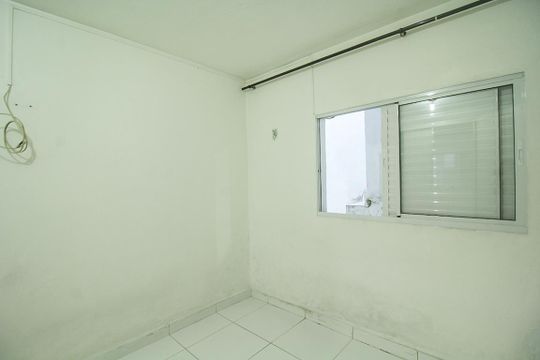 Quarto 2 de casa para alugar com 2 quartos, 65m² em Jardim Bandeirantes, São Paulo