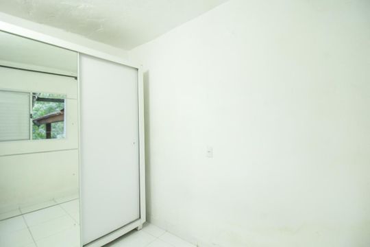 Quarto 1 de casa para alugar com 2 quartos, 65m² em Jardim Bandeirantes, São Paulo