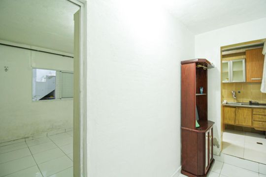 Corredor de casa para alugar com 2 quartos, 65m² em Jardim Bandeirantes, São Paulo