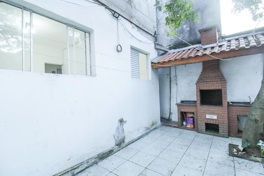 Churrasqueira de casa para alugar com 2 quartos, 65m² em Jardim Bandeirantes, São Paulo