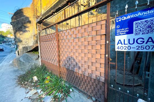 Fachada de casa para alugar com 2 quartos, 65m² em Jardim Bandeirantes, São Paulo