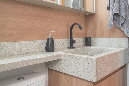 Banheiro da Suite de apartamento à venda com 2 quartos, 50m² em Conjunto Helena Antipoff, Belo Horizonte