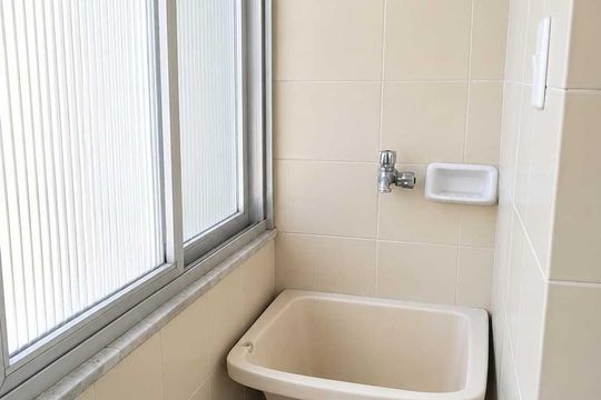 Área de serviço de apartamento para alugar com 2 quartos, 58m² em Olaria, Rio de Janeiro
