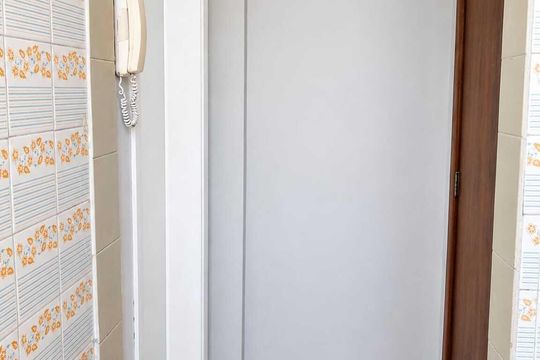 Corredor de apartamento para alugar com 2 quartos, 58m² em Olaria, Rio de Janeiro