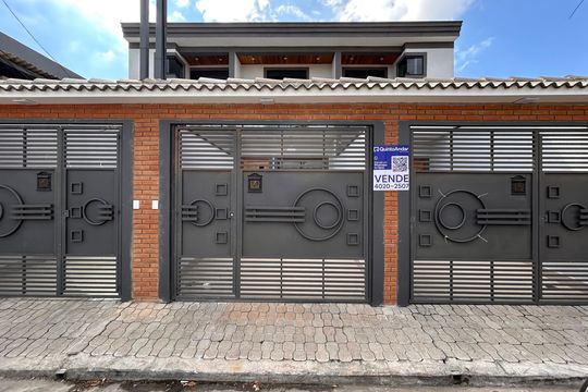 Fachada de casa à venda com 2 quartos, 90m² em Vila Campo Grande, São Paulo
