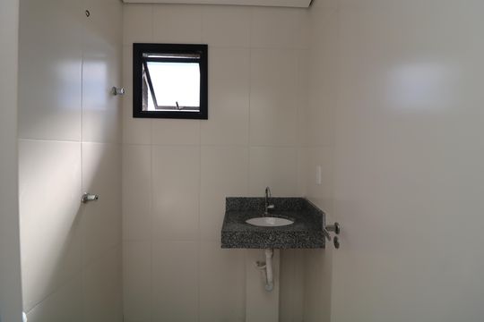 Banheiro de apartamento à venda com 2 quartos, 40m² em Vila Alpina, São Paulo