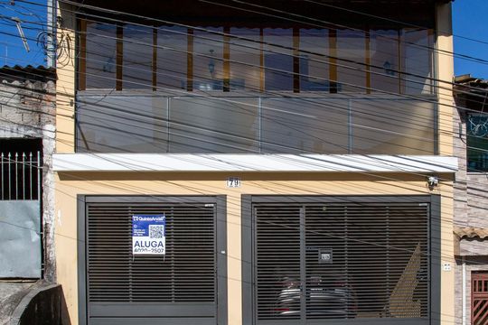 Fachada de casa para alugar com 3 quartos, 150m² em Taboão, Diadema