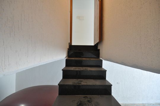 Escada de acesso à garagem de casa à venda com 3 quartos, 142m² em Vila Paulistana, São Paulo