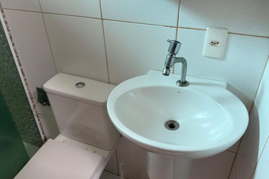 Banheiro de casa para alugar com 2 quartos, 80m² em Itatiaia, Duque de Caxias