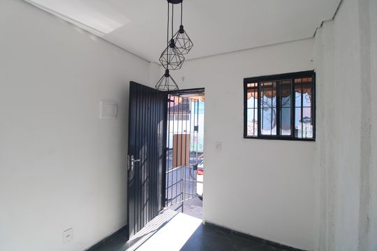 Casa para alugar com 1 quarto, 30m² em Praça Joaniza, São Paulo