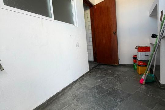 Área externa de casa à venda com 4 quartos, 187m² em Pinheirinho, Santo André