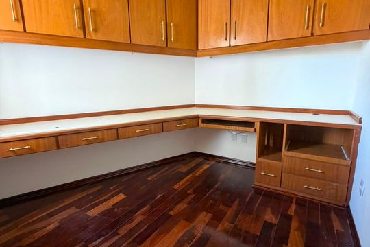 Quarto de casa à venda com 4 quartos, 187m² em Pinheirinho, Santo André