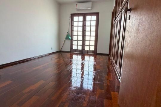 Quarto de casa à venda com 4 quartos, 187m² em Pinheirinho, Santo André