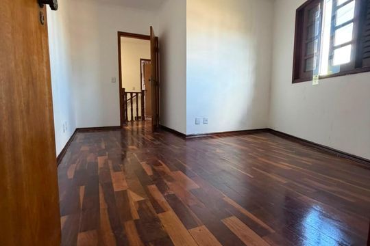 Quarto de casa à venda com 4 quartos, 187m² em Pinheirinho, Santo André