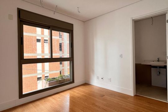 Quarto de apartamento à venda com 3 quartos, 156m² em Cambuí, Campinas