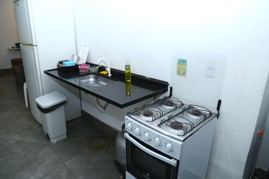 Sala/Cozinha  de casa à venda com 5 quartos, 210m² em Vila Jardim Vitoria, Goiânia