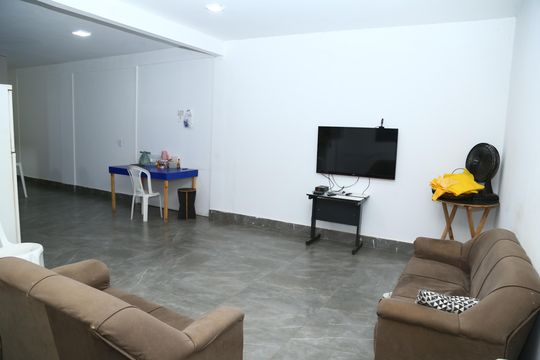 Sala/Cozinha  de casa à venda com 5 quartos, 210m² em Vila Jardim Vitoria, Goiânia