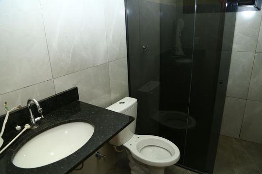 Banheiro - andar inferior de casa à venda com 5 quartos, 210m² em Vila Jardim Vitoria, Goiânia