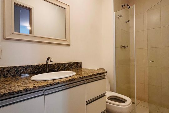 Banheiro Suíte  de apartamento para alugar com 1 quarto, 43m² em Melville Empresarial I E Ii, Barueri