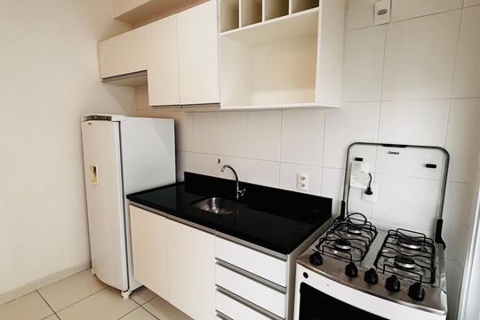 Cozinha de apartamento para alugar com 1 quarto, 43m² em Melville Empresarial I E Ii, Barueri