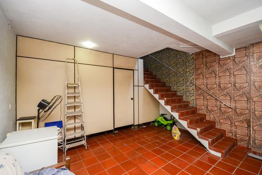 Garagem de casa à venda com 4 quartos, 170m² em Vila Yara, São Paulo