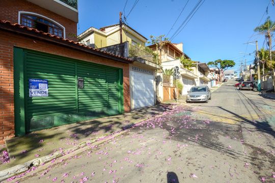 Fachada de casa à venda com 4 quartos, 170m² em Vila Yara, São Paulo