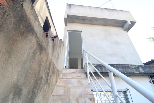 Entrada de casa para alugar com 1 quarto, 50m² em Jardim Novo Horizonte, São Paulo