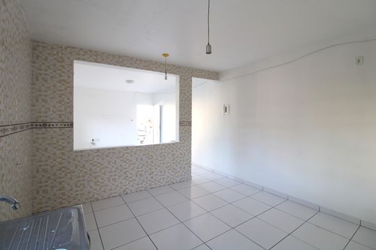 Cozinha de casa para alugar com 1 quarto, 50m² em Jardim Novo Horizonte, São Paulo