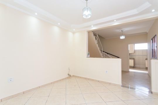Casa de Condomínio à venda com 3 quartos, 320m² em Parque Savoy City, São Paulo