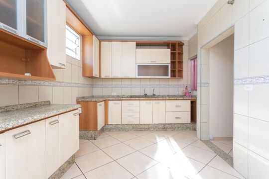 Cozinha de casa de condomínio à venda com 3 quartos, 320m² em Parque Savoy City, São Paulo