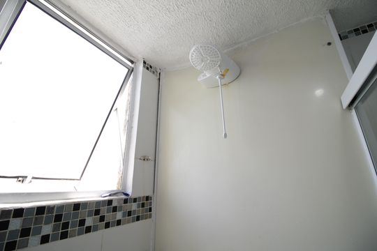 Banheiro de apartamento à venda com 2 quartos, 43m² em Jacarepaguá, Rio de Janeiro