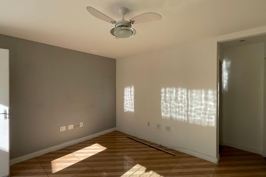 Sala de casa de condomínio para alugar com 3 quartos, 95m² em Freguesia (ilha do Governador), Rio de Janeiro